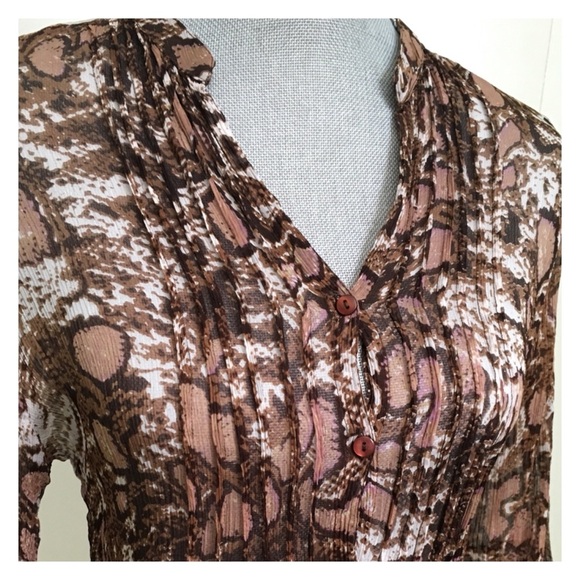 Stunning Casual Studio sheer button down top - Picture 2 of 6